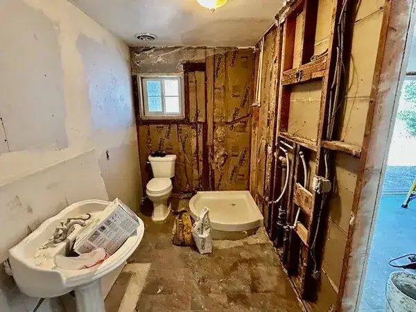 Master Bathroom Remodel before photo, Bandon Oregon